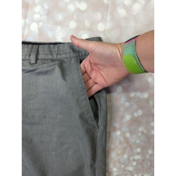 Greg Norman Mens size 40 Performance Golf Shorts Lightweight Flexible stretch - Picture 2 of 7